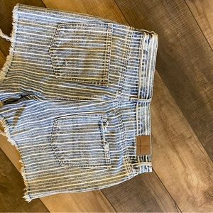 American Eagle women’s 90’s Boyfriend fit